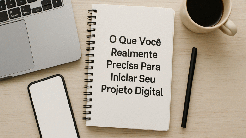 Mesa organizada com laptop, caderno, celular, caneta e café — itens básicos para iniciar um projeto digital.