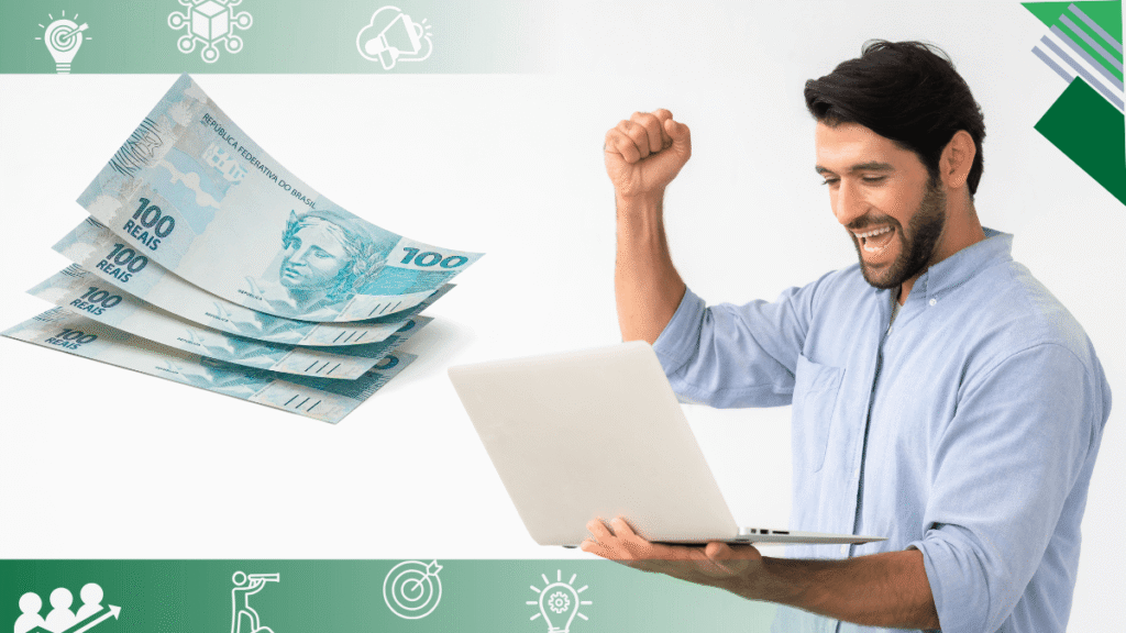 Homem sorridente comemorando com notebook nas mãos ao lado de notas de 100 reais, simbolizando lucros obtidos pela internet.